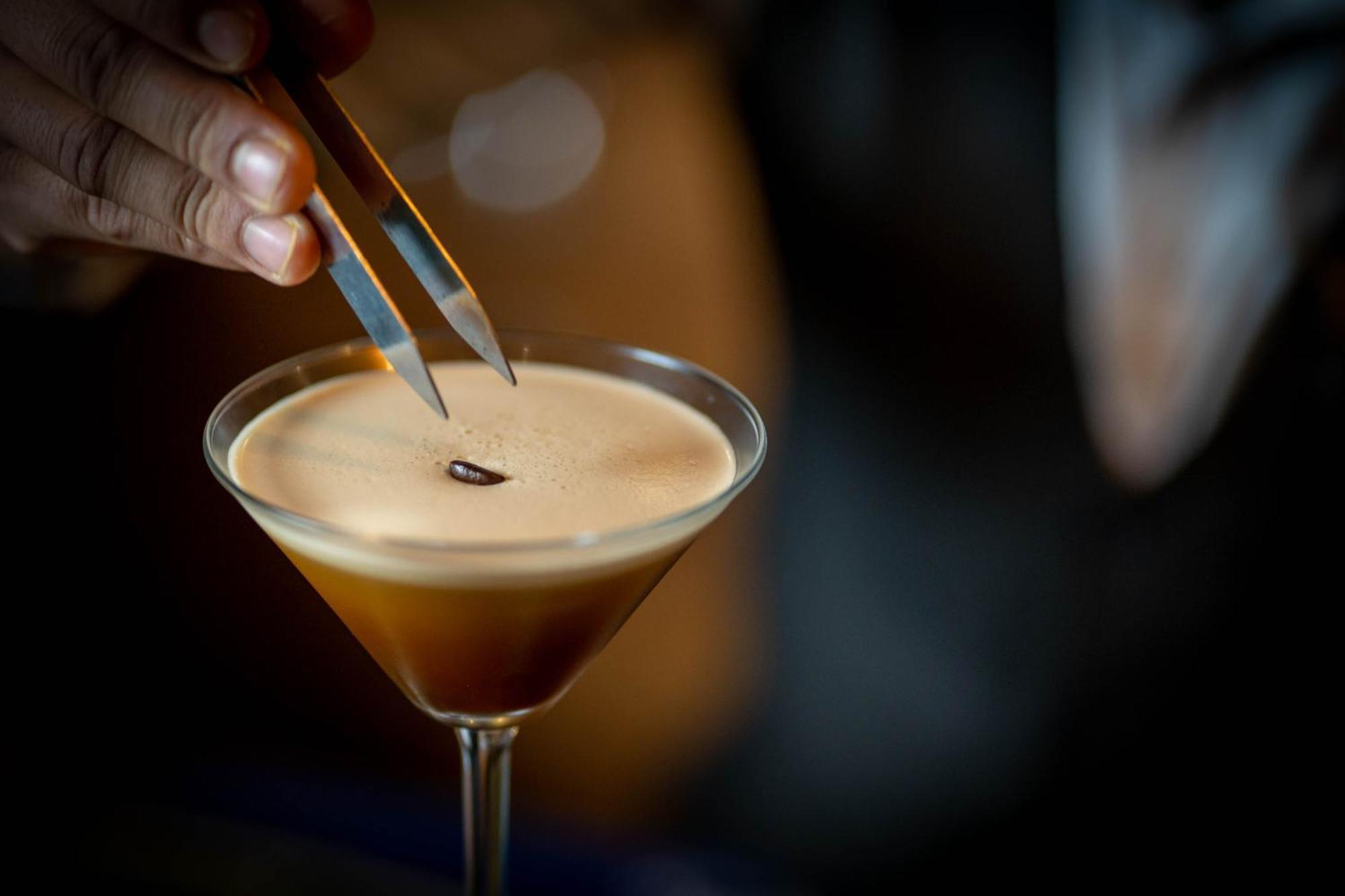Bar Peepal Resort Pokhara Exterior foto A chocolate martini
